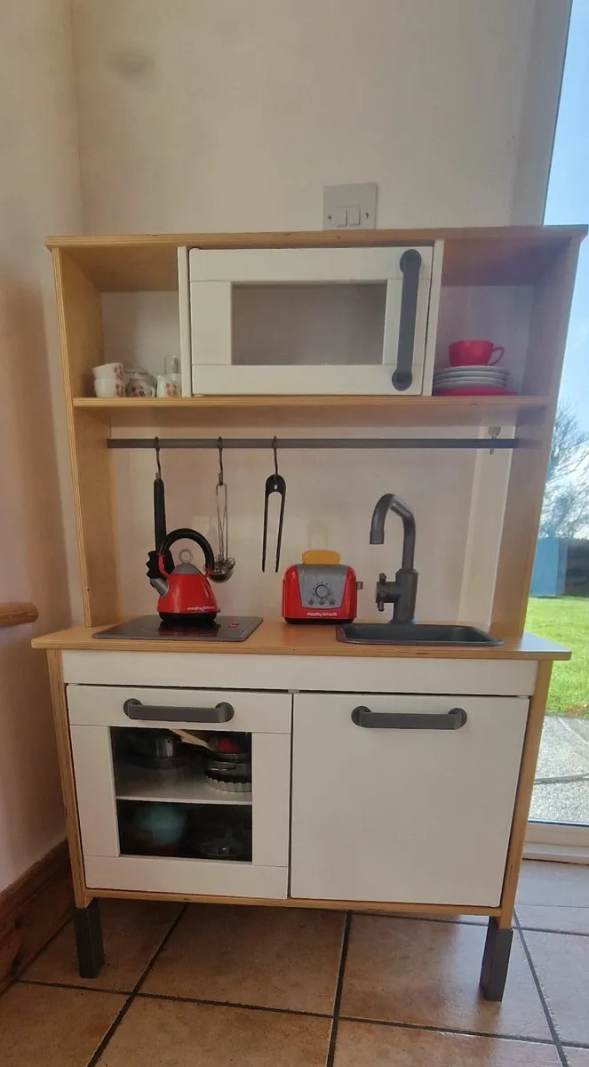 Play Kitchen - Excellent Condition - Image 1