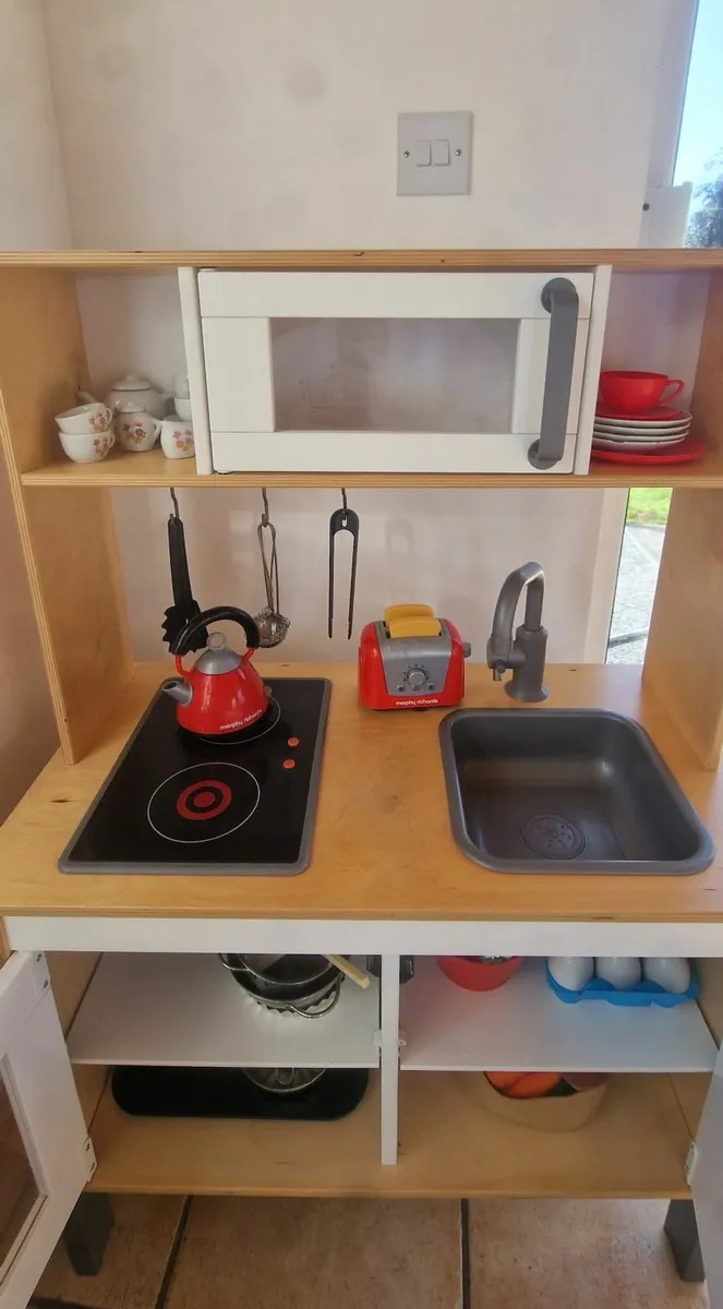 Play Kitchen - Excellent Condition - Image 4