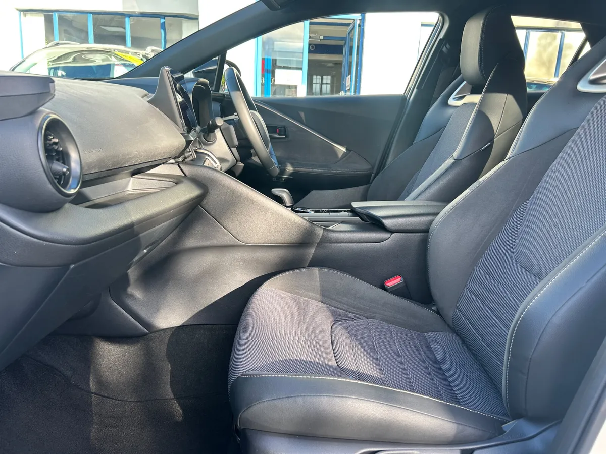 2024 TOYOTA CHR SOL NEW MODEL 1.8 HYBRID - Image 4