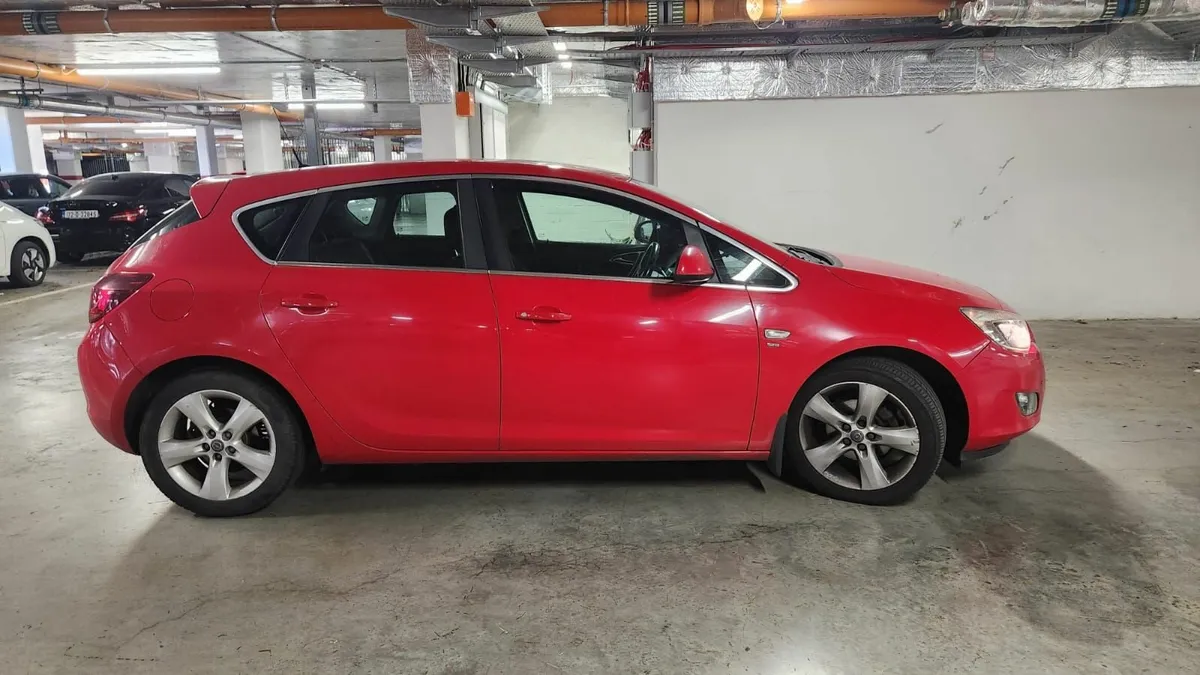 Opel Astra 2011 – 1.3 CDTI Diesel - Image 2