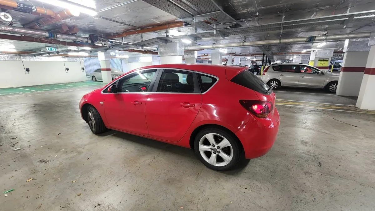 Opel Astra 2011 – 1.3 CDTI Diesel - Image 3