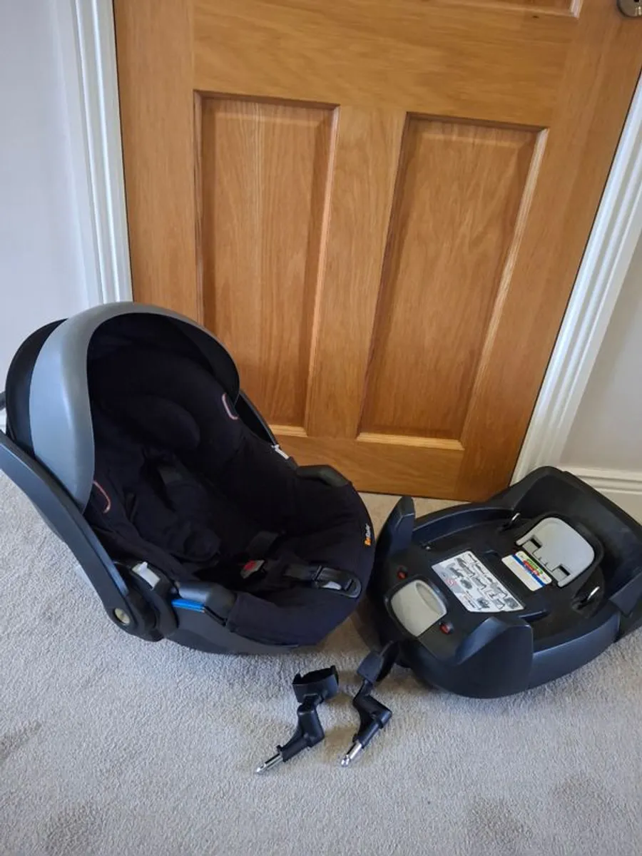 BeSafe car sear and isofix base