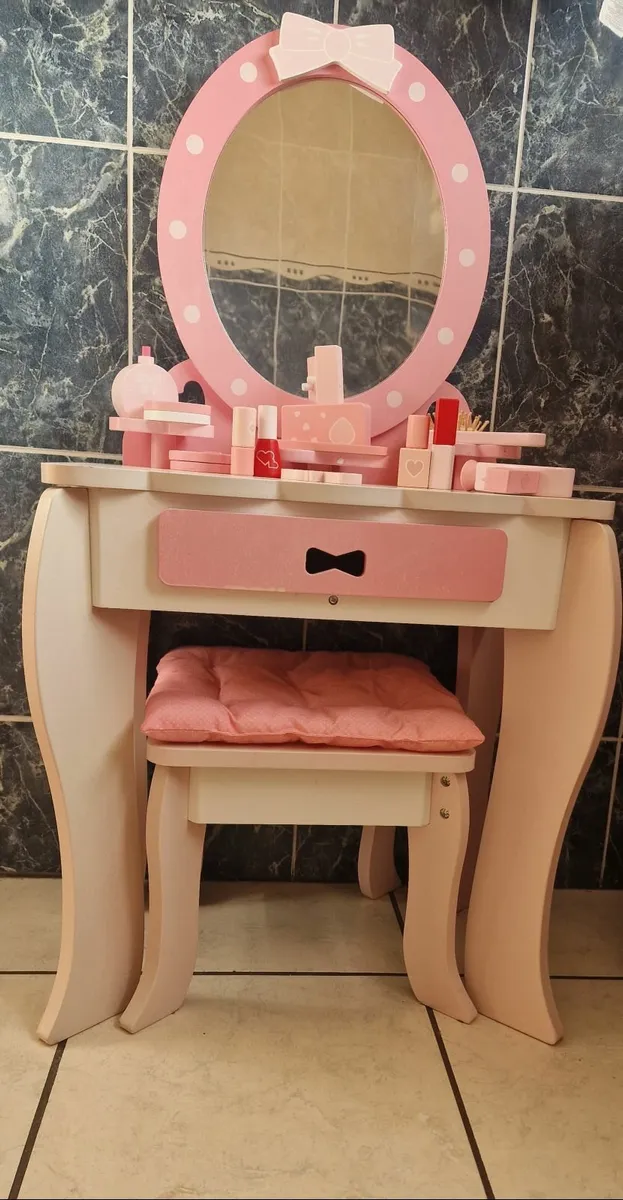 Dressing Table - Very good condition - Image 1