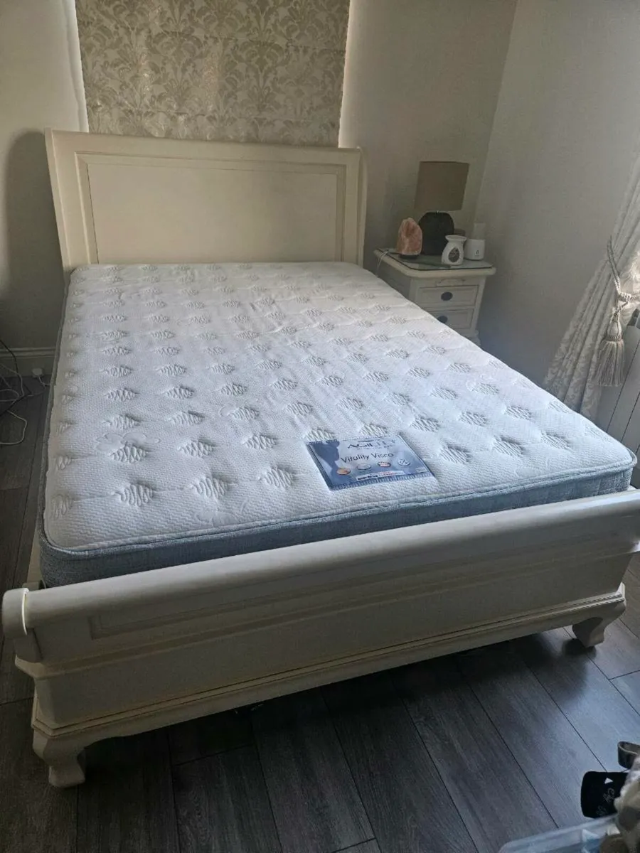 Double cream wood sleigh bed frame - Image 1