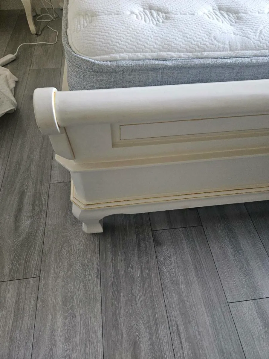 Double cream wood sleigh bed frame - Image 4