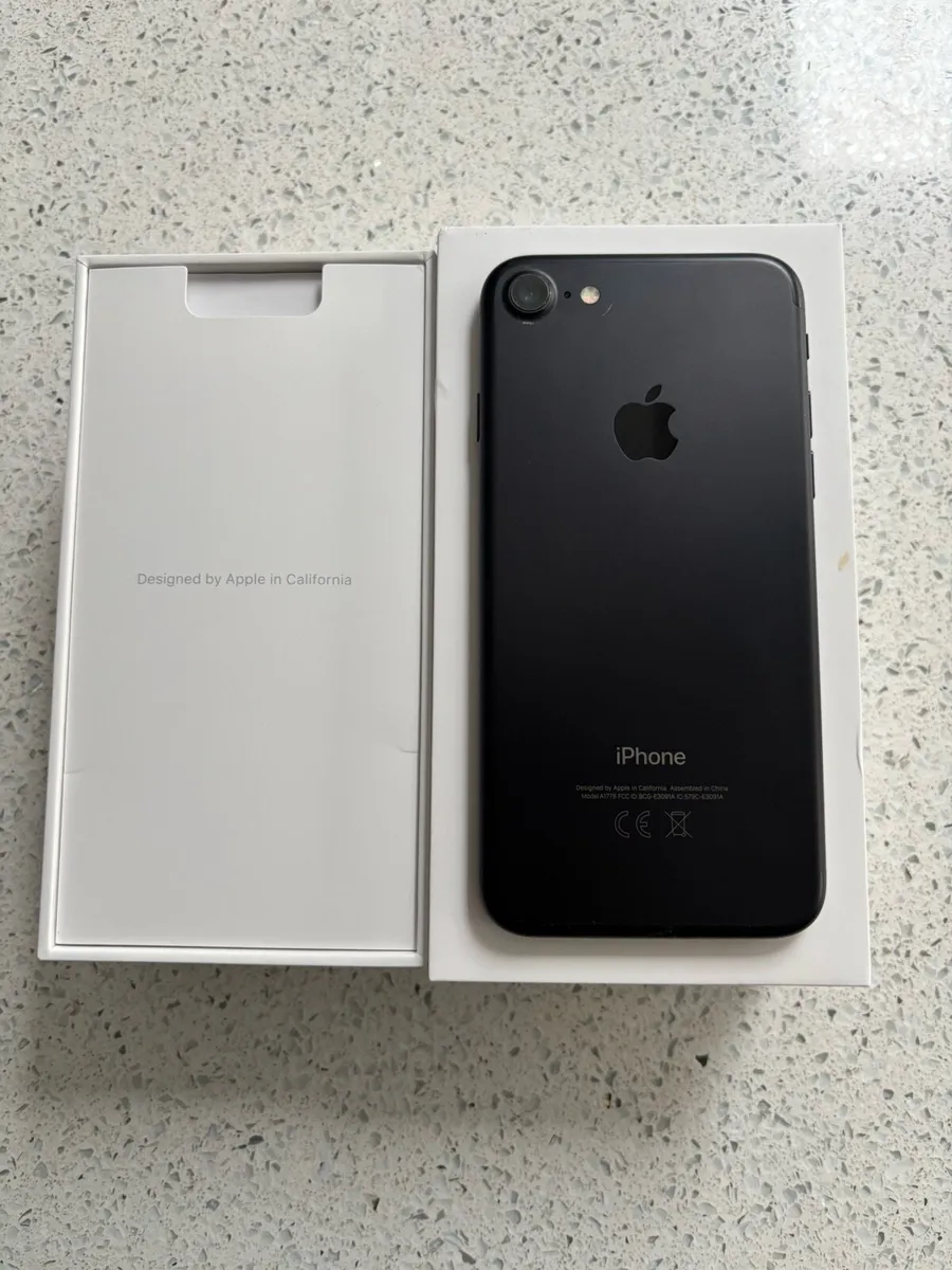 iPhone 7 32GB Matt Black - Image 2