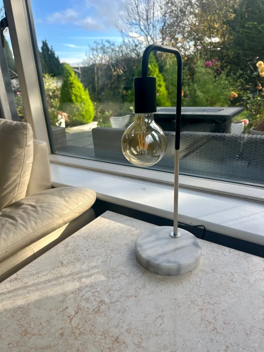 Table lamp with marble base - Image 1