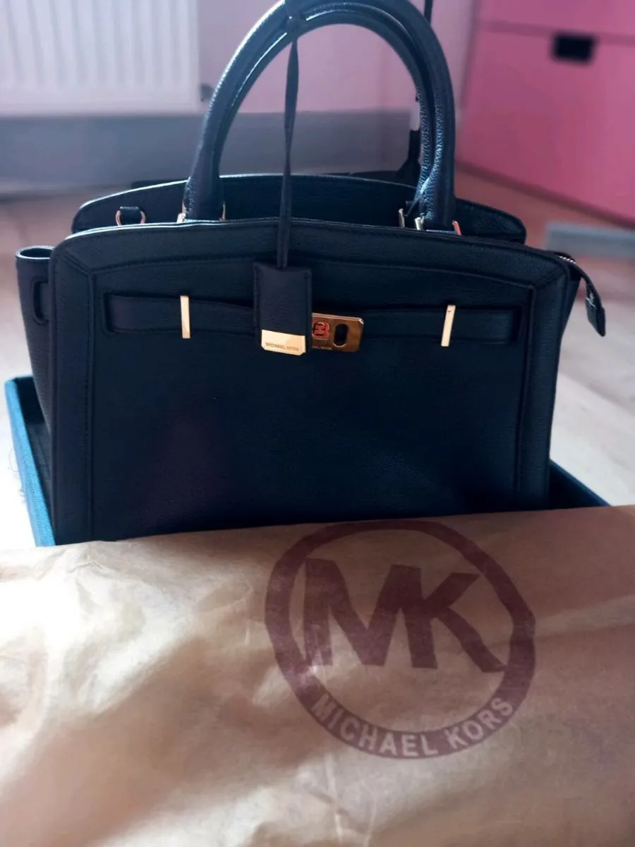 Quick sell Michael Kors bag - Image 1