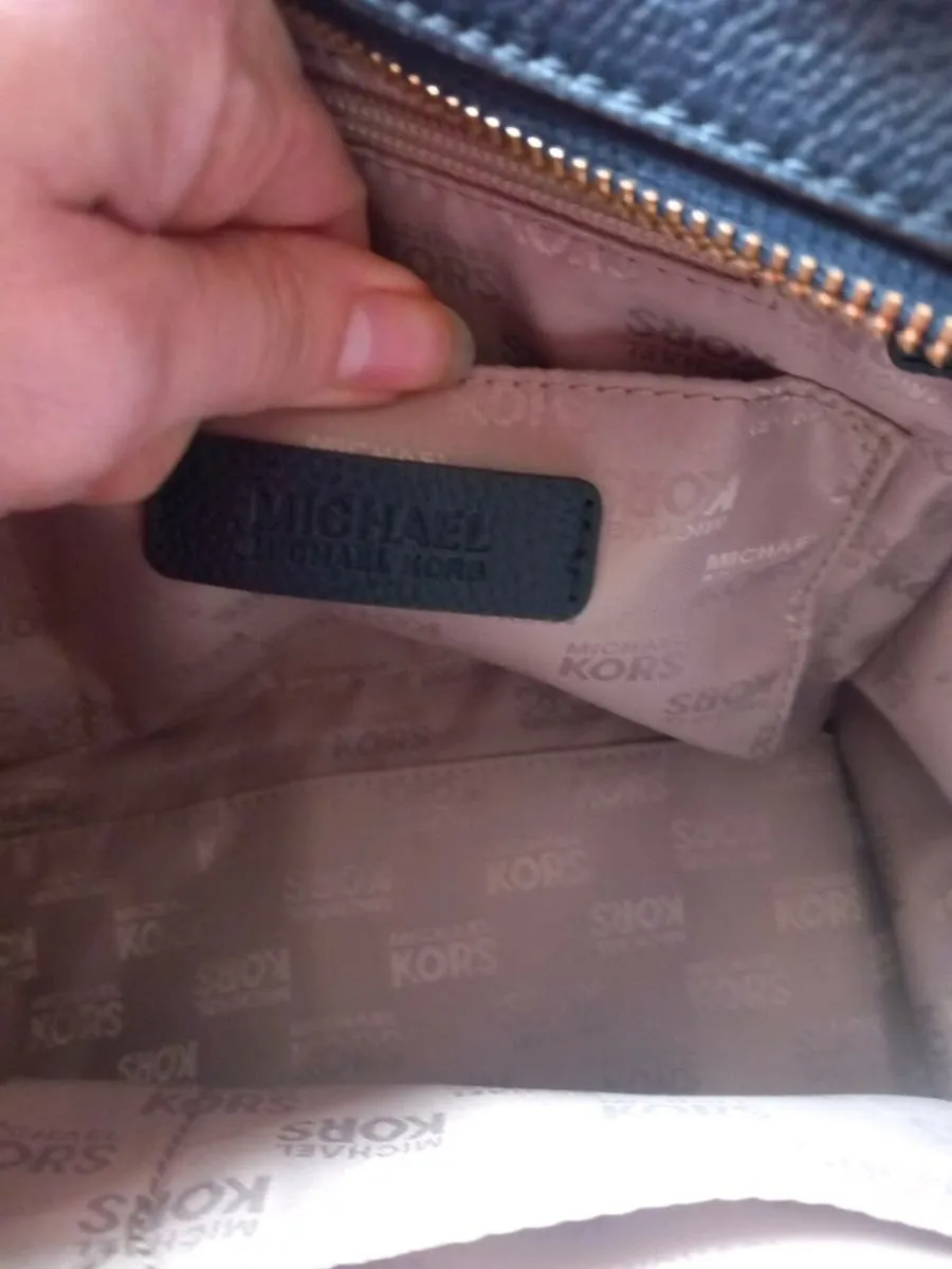 Quick sell Michael Kors bag - Image 4