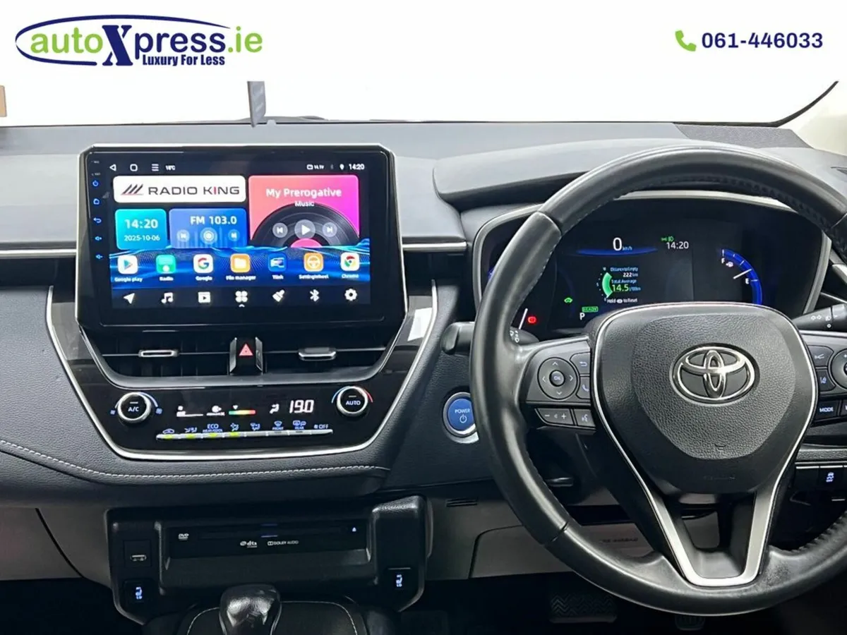 Toyota Corolla 1.8 HYBRID S Automatic, Reversing c - Image 4