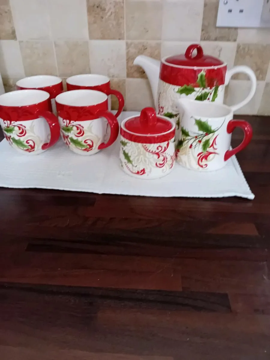DELPHI CHRISTMAS TEA SET NEW BOXED - Image 1