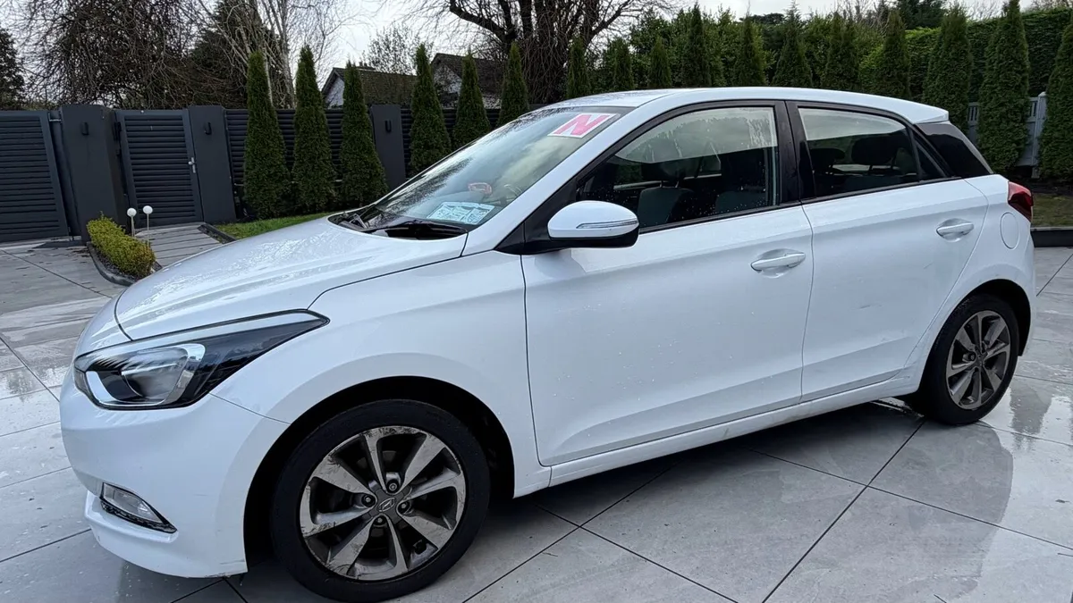 2015 Hyundai i20 Deluxe - Image 1