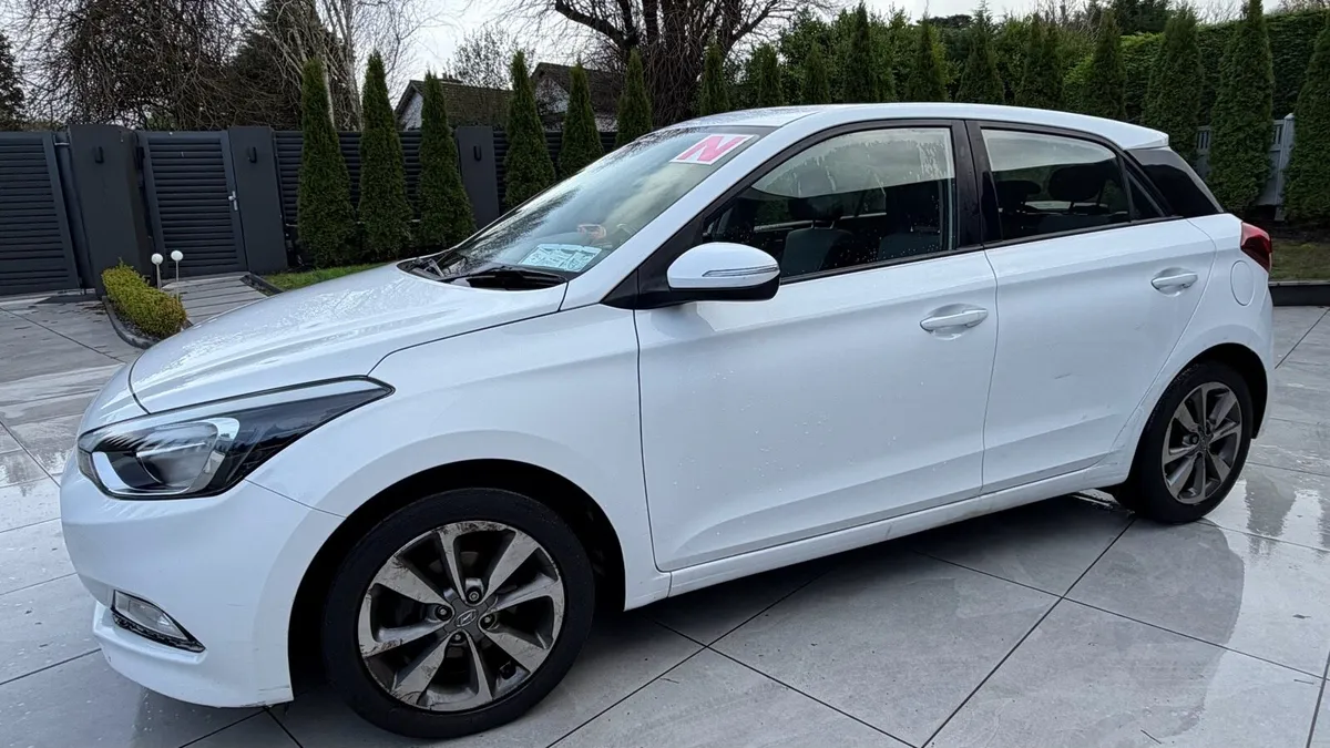 2015 Hyundai i20 Deluxe - Image 3
