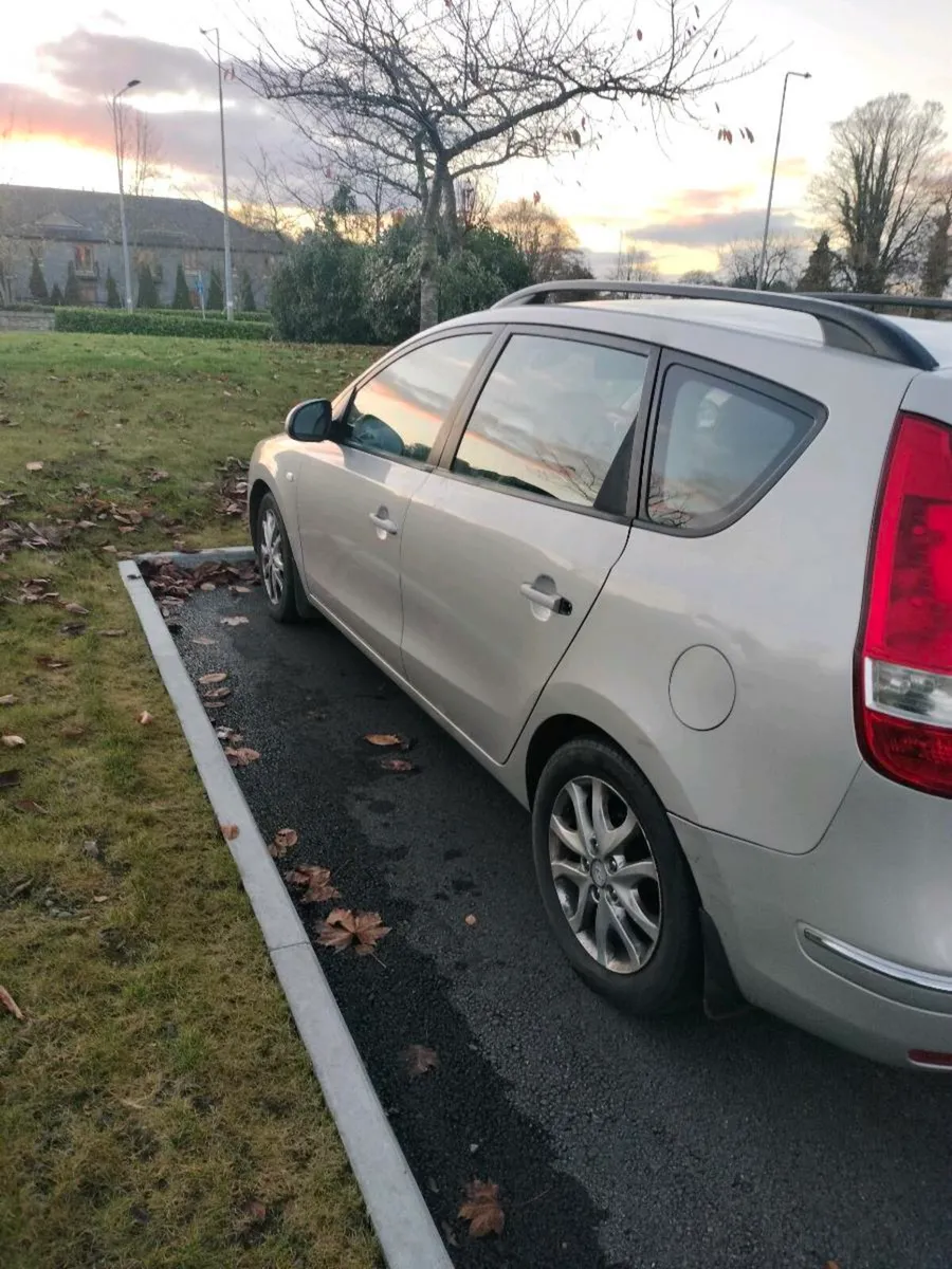 HYUNDAI i30 ESTATE 1000€ - Image 4