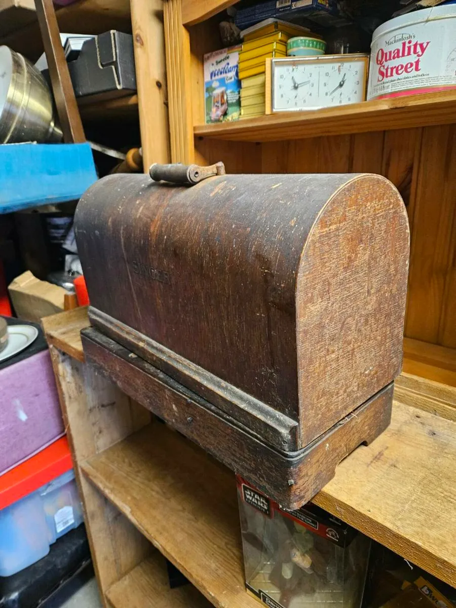 Vintage Singer Sewing Machine - Image 1