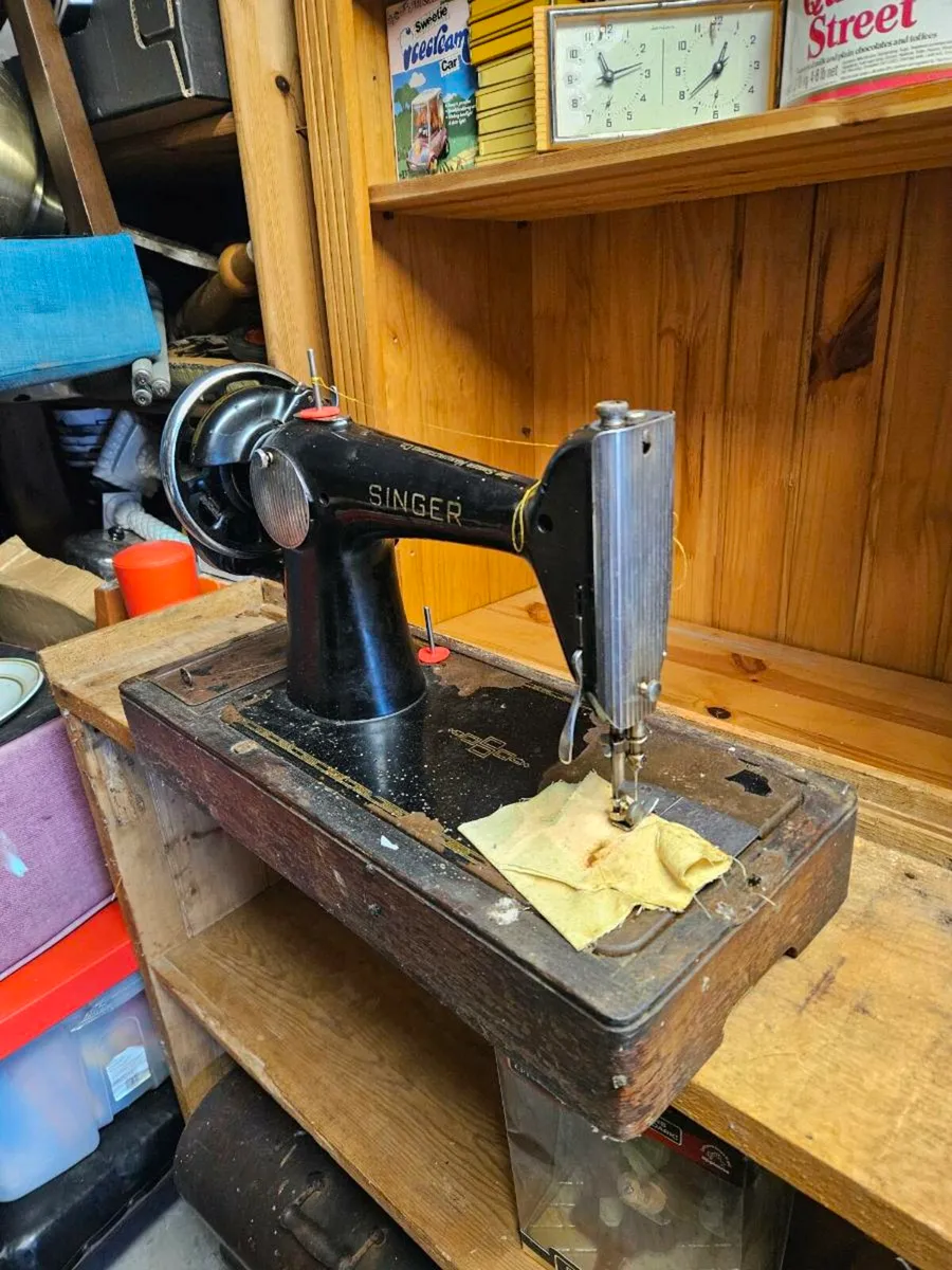 Vintage Singer Sewing Machine - Image 2