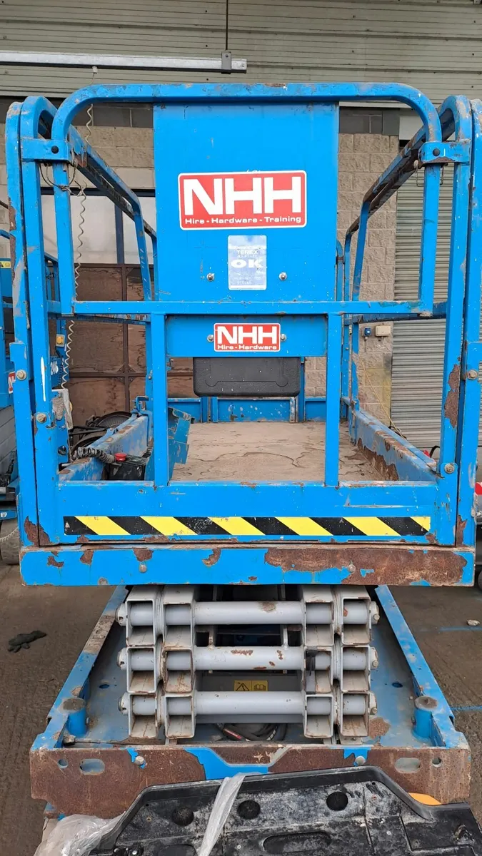 GENIE 26 FT SCISSOR LIFT - Image 3