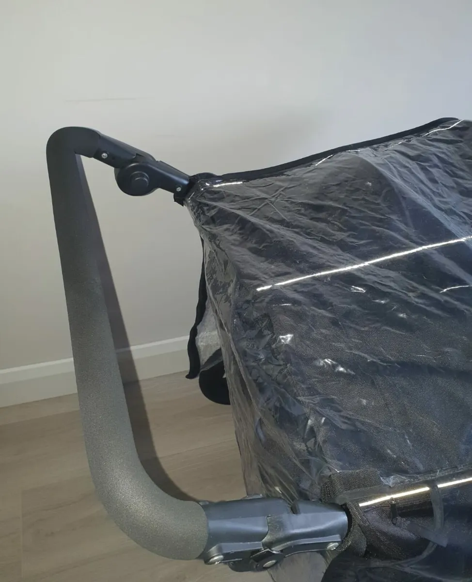 Out N About Black with rain cover and 1footmuff - Image 2