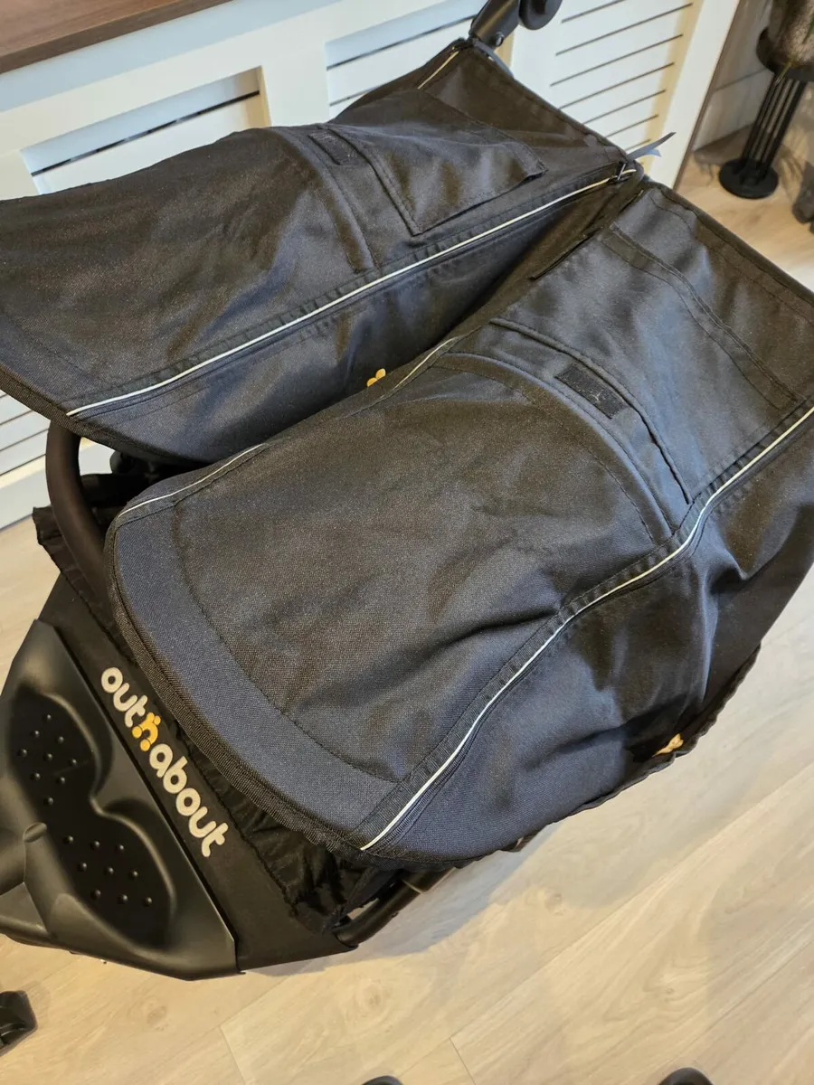 Out N About Black with rain cover and 1footmuff - Image 3