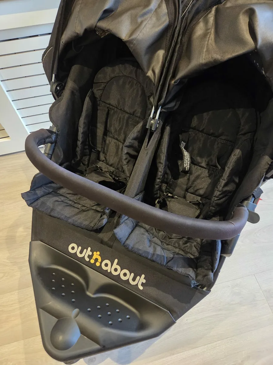 Out N About Black with rain cover and 1footmuff - Image 4