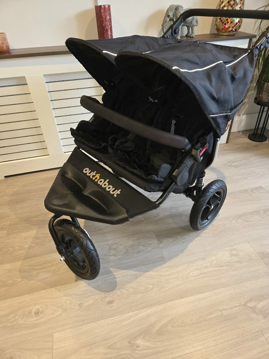 Out N About Black with rain cover and 1footmuff - Image 1