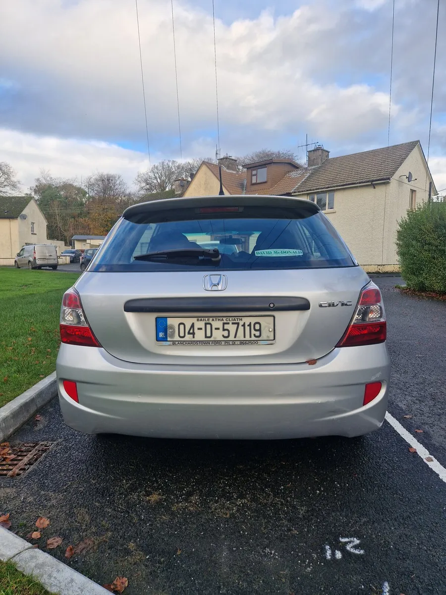 Honda Civic 2004 - Image 2
