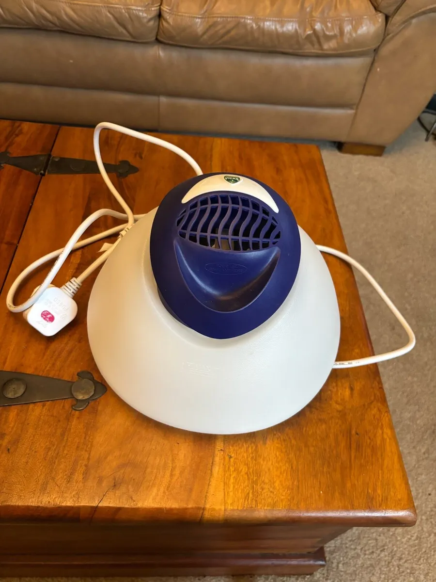 Vicks Warm Steam Vaporiser - Image 1