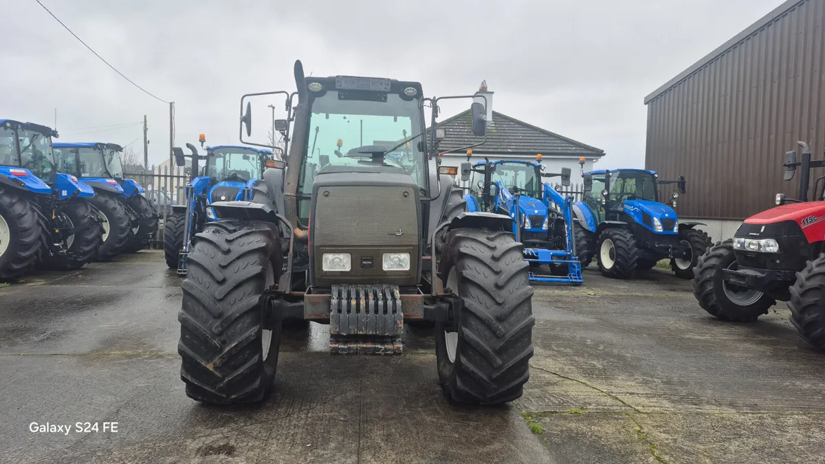 Valtra 8150 - Image 2