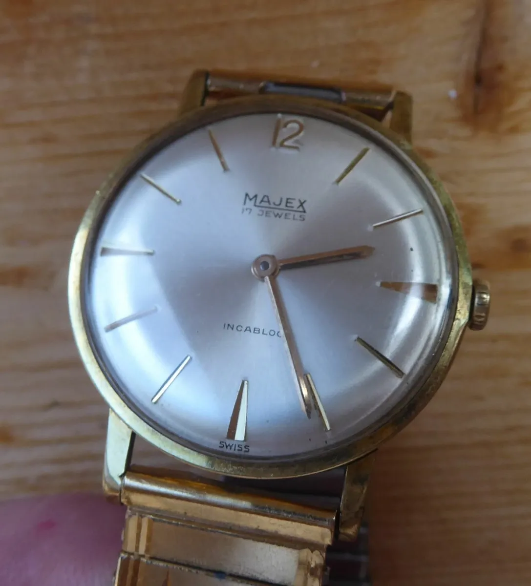 Vintage  hand winding 17 jewel Swiss Majex watch. - Image 2