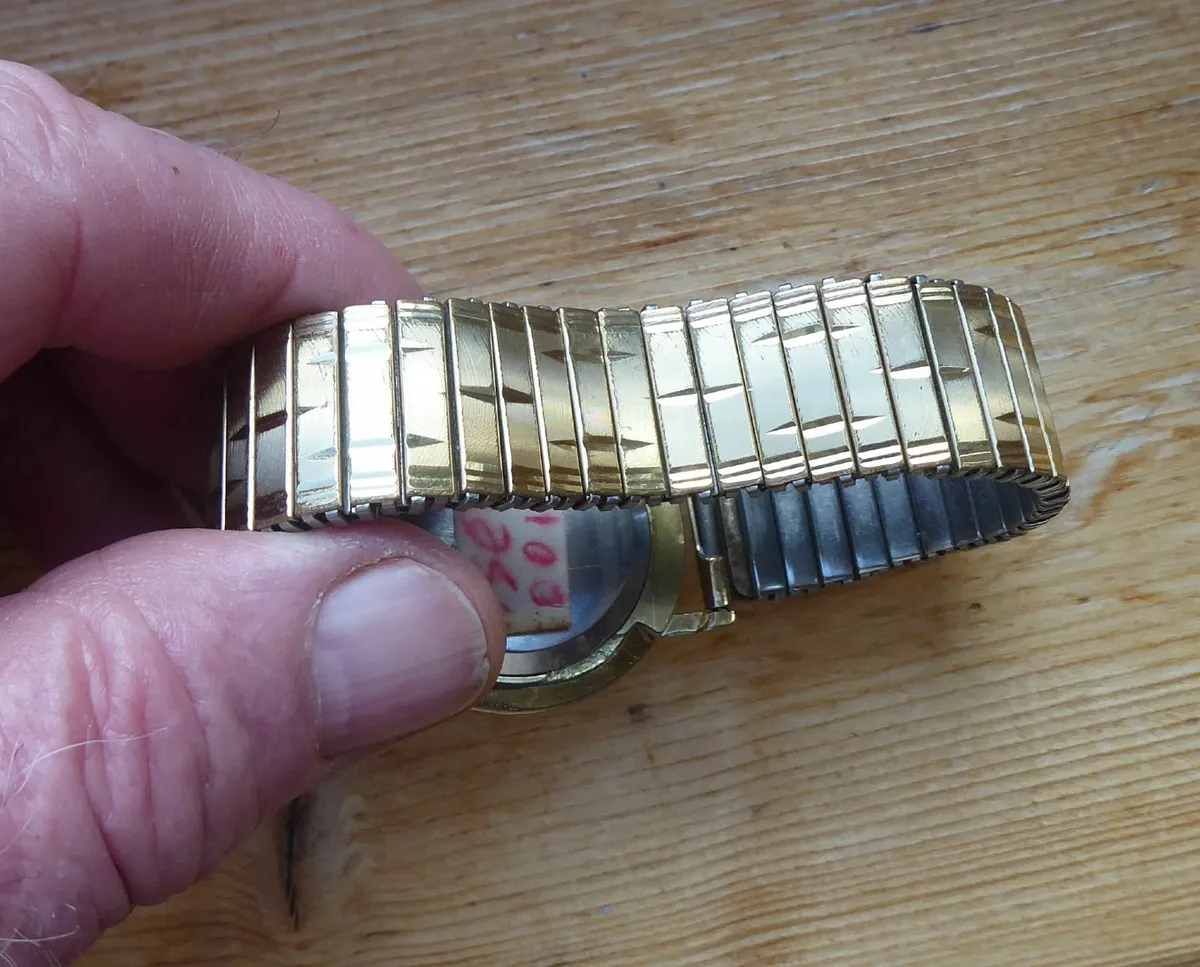 Vintage  hand winding 17 jewel Swiss Majex watch. - Image 4