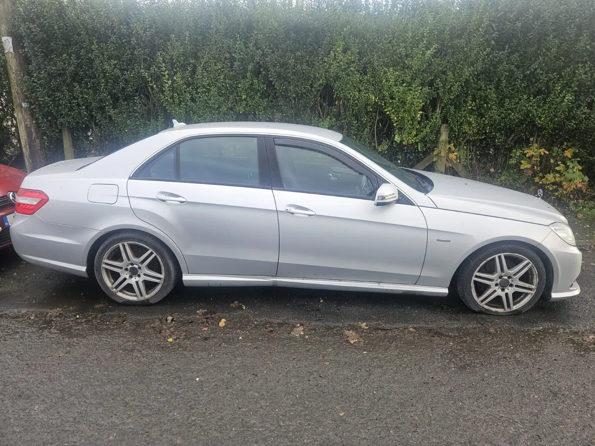 Mercedes-Benz E200 - Image 2