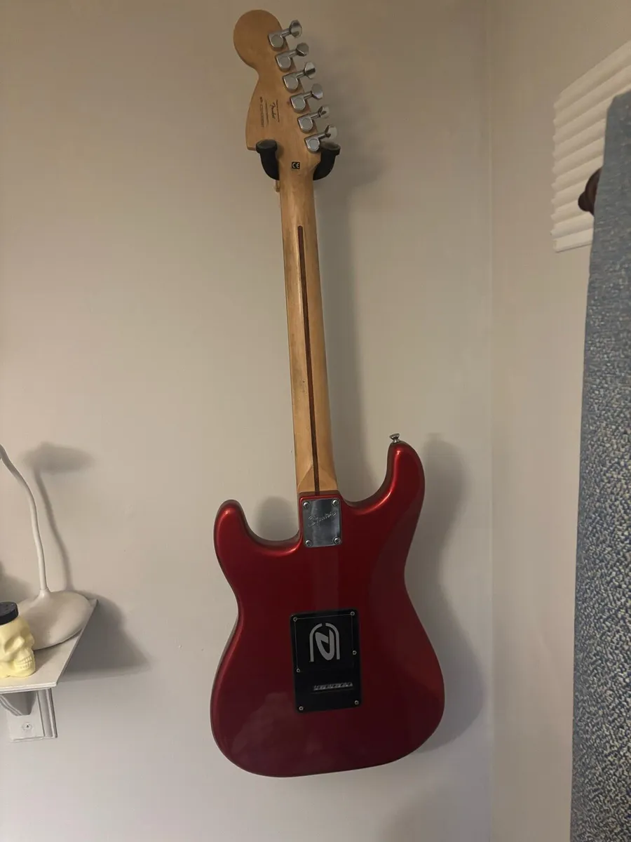 Fender Squier Affinity Stratocaster with Amp - Image 3