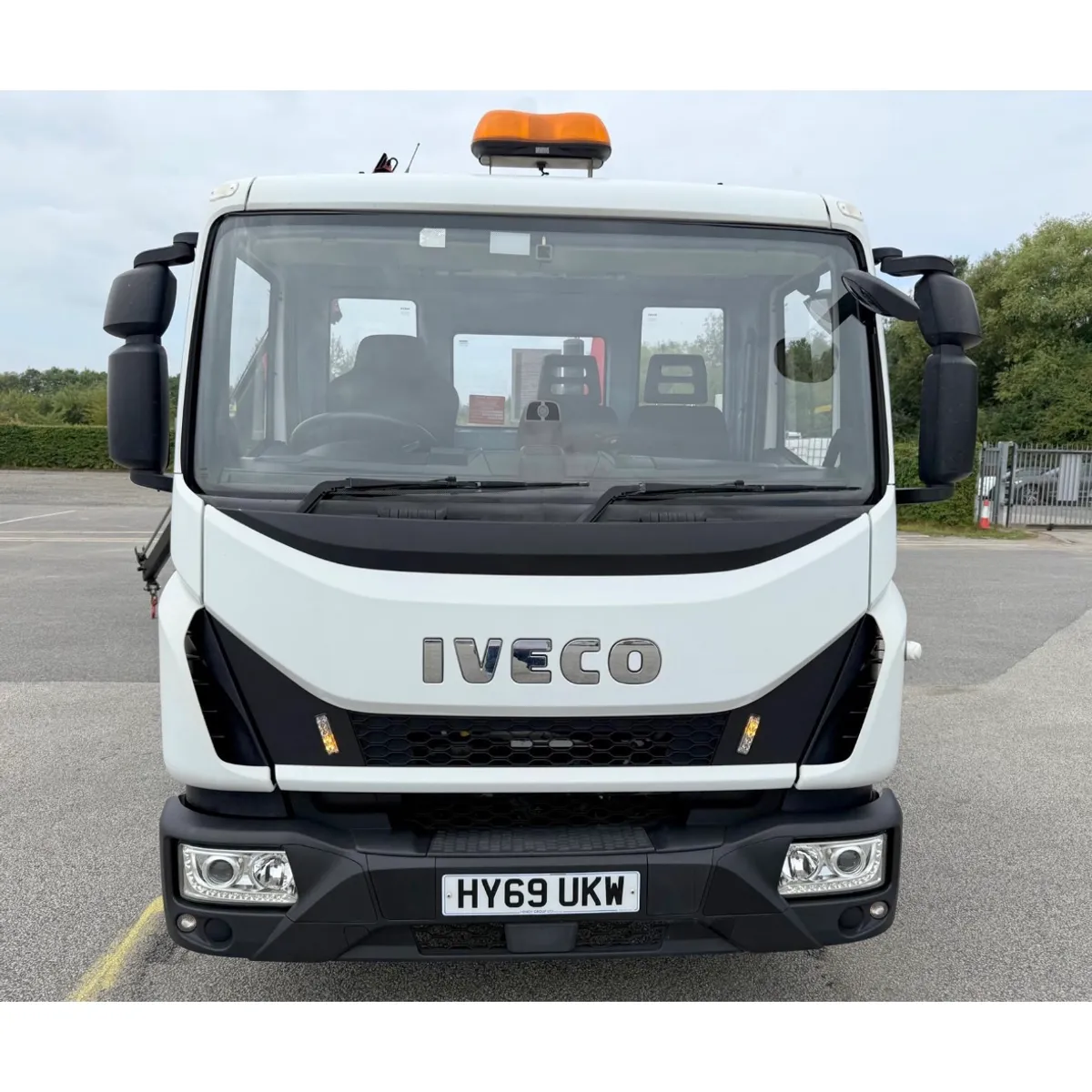 2020 Iveco 7.5 Ton Crane - Image 2