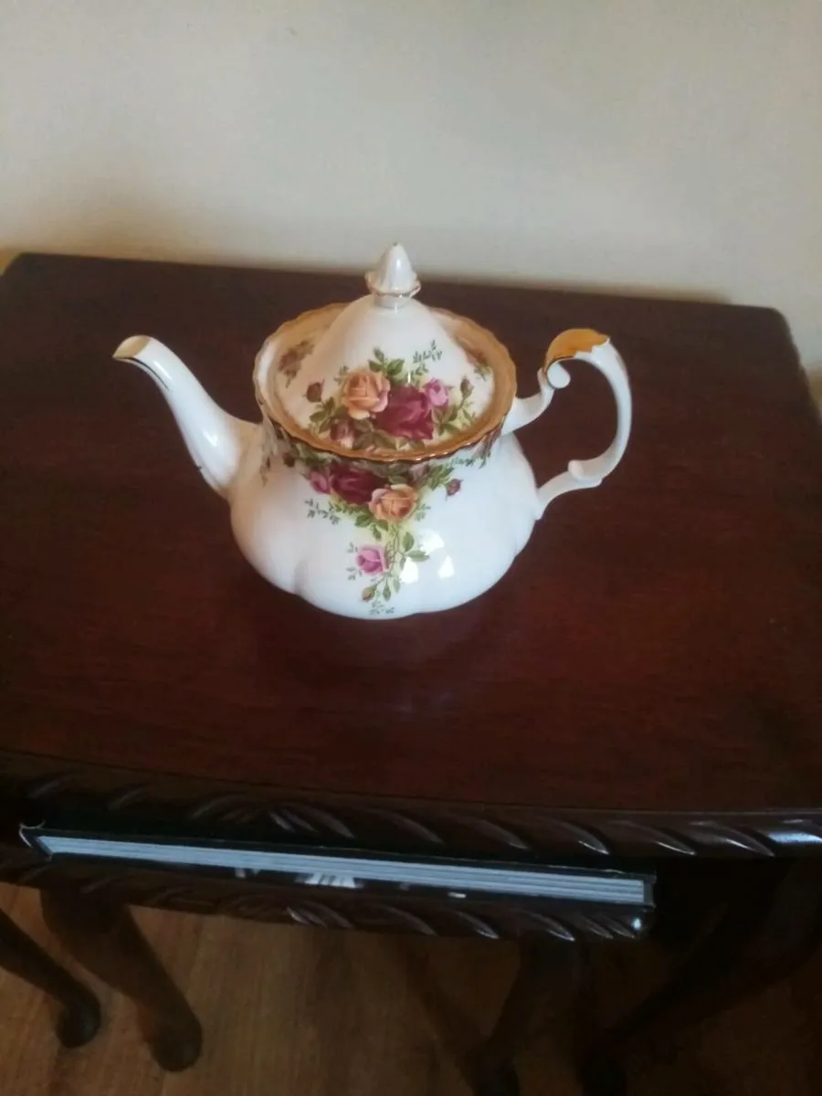 Old country rose - Image 1