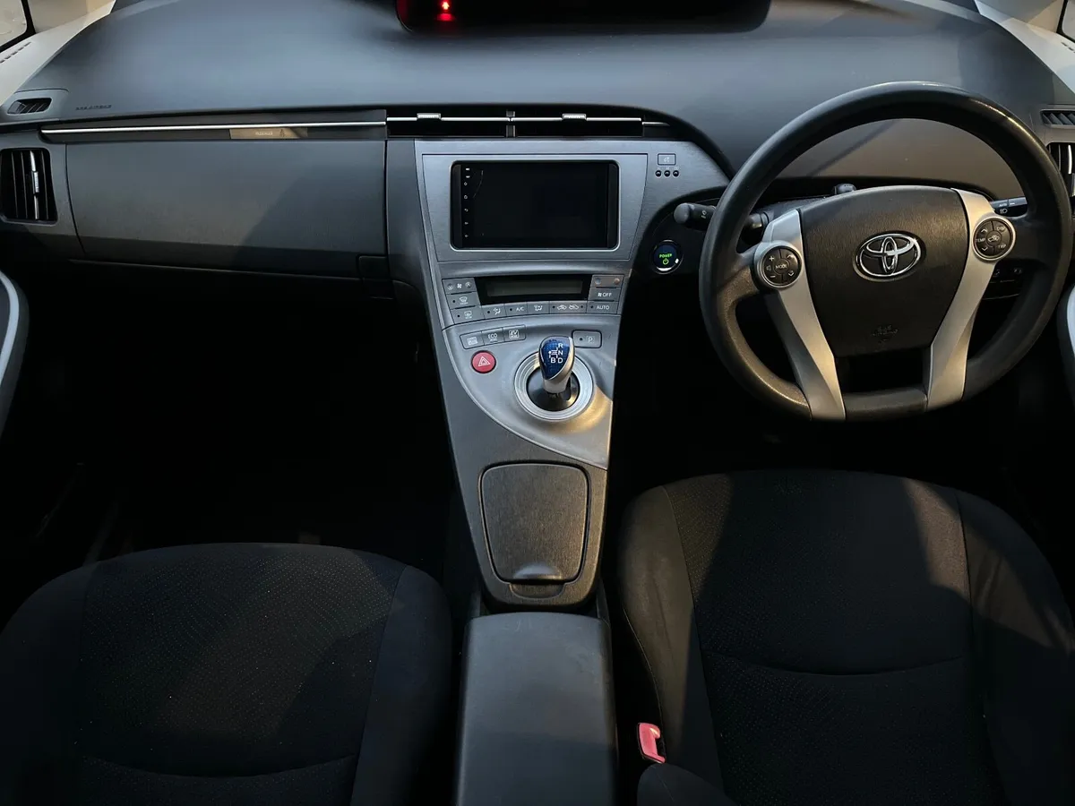 Toyota Prius 2013 - Image 2