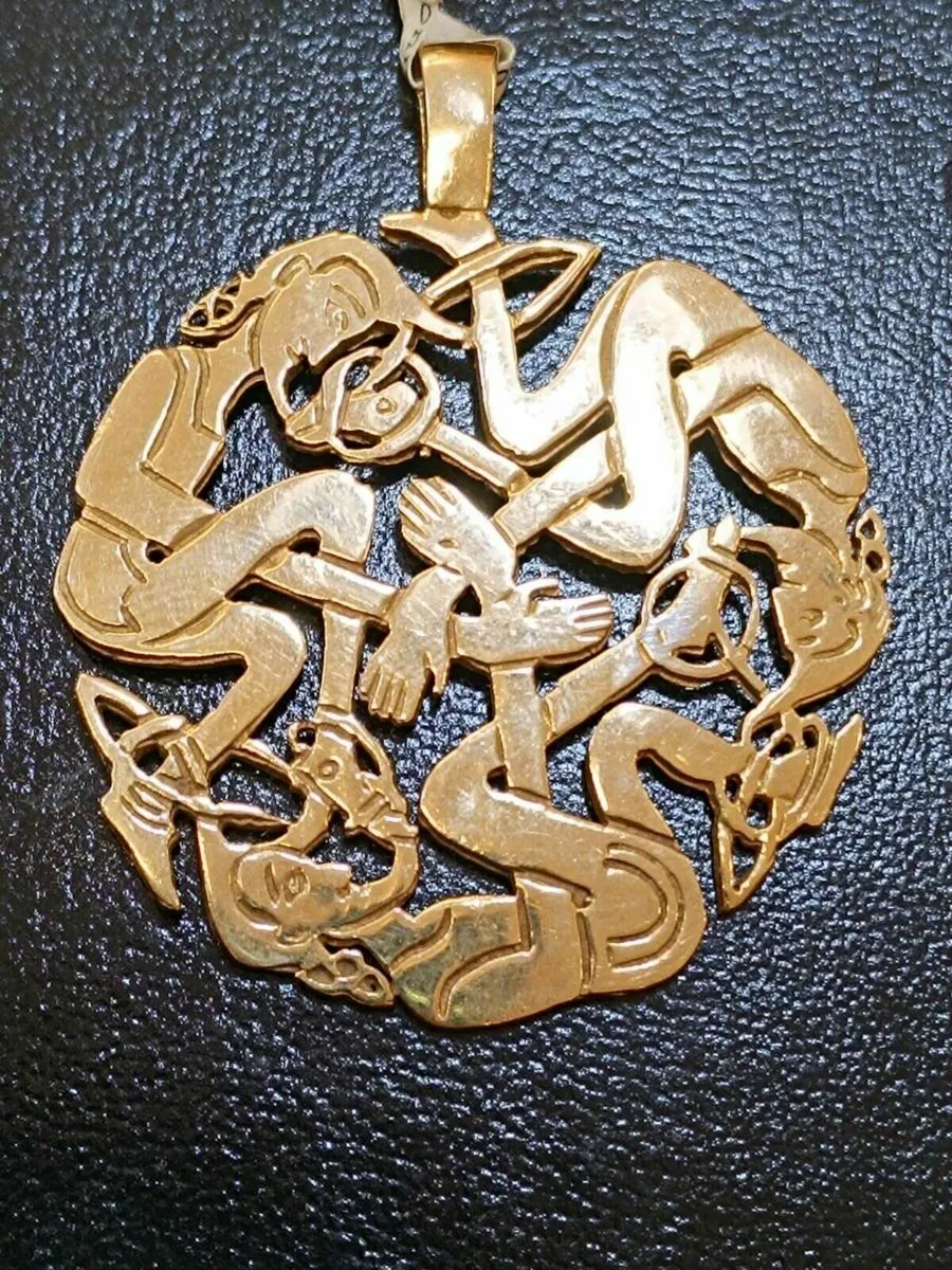 9k Gold Large Celtic Beard Pullers Pendant - Image 1