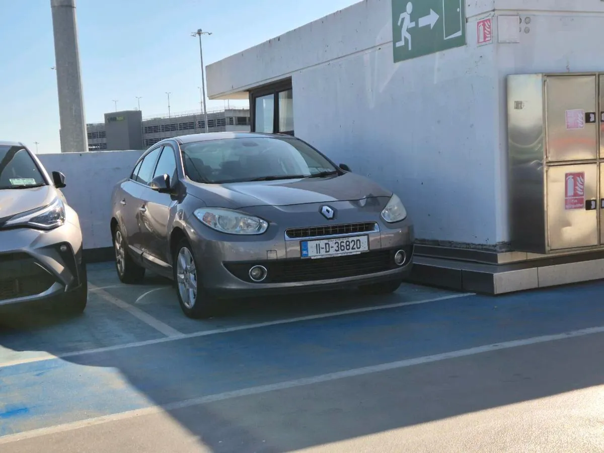 Renalt fluence 2011 - Image 1