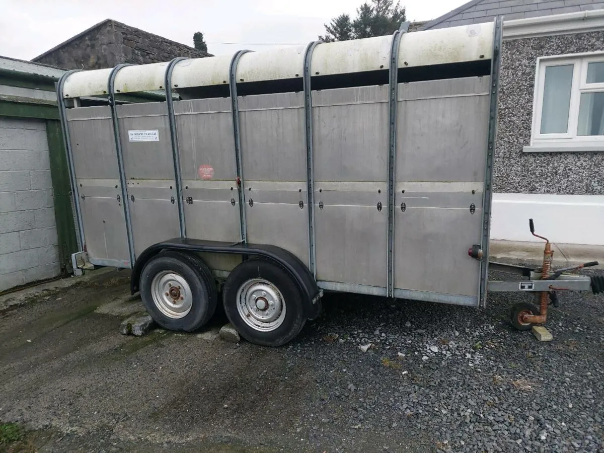 Cattle box - Image 1