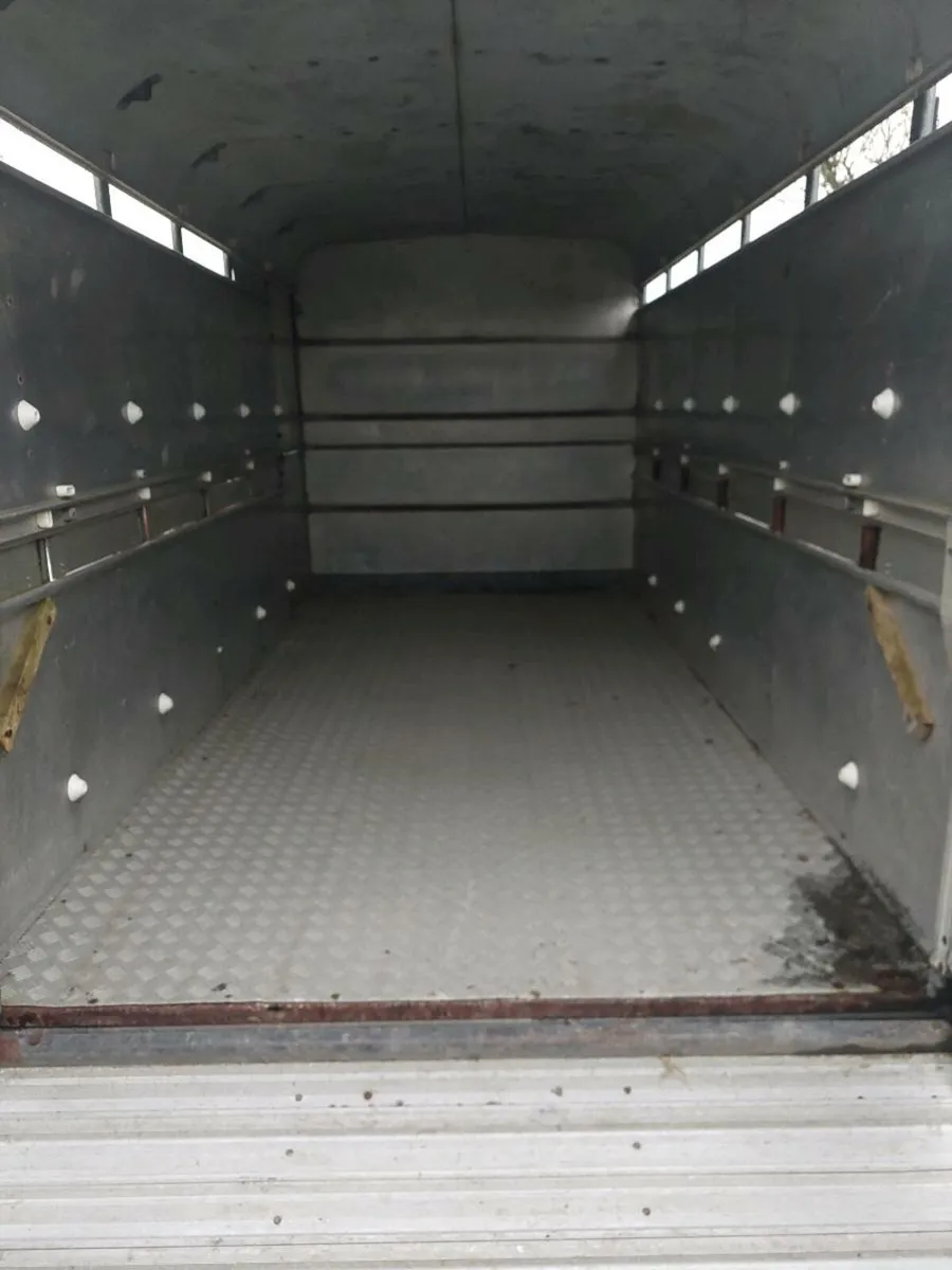 Cattle box - Image 3