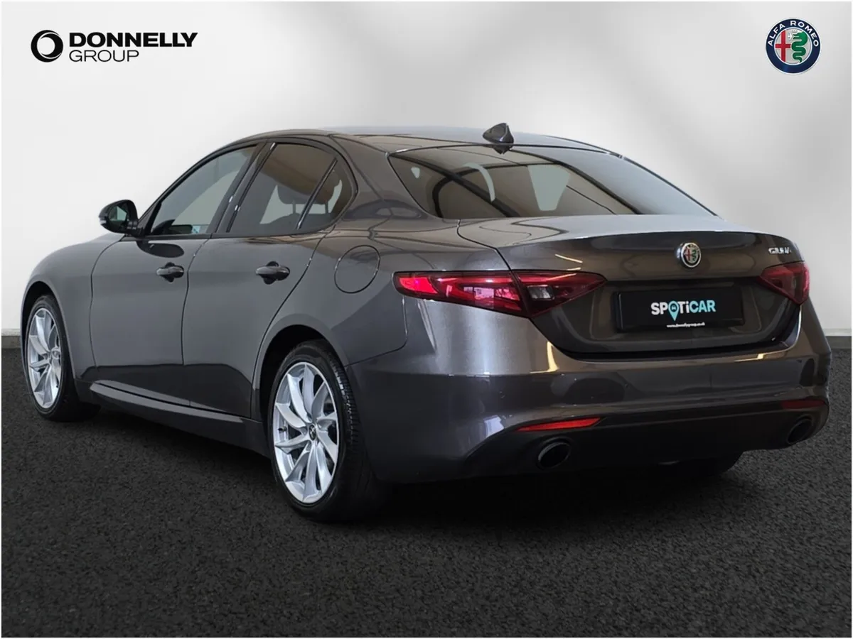 Alfa Romeo Giulia Saloon Sprint - Image 2