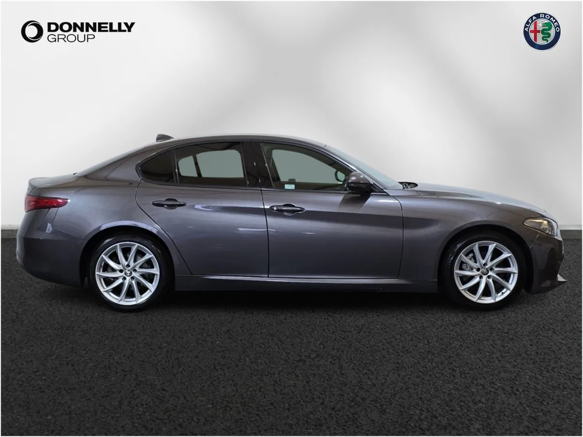 Alfa Romeo Giulia Saloon Sprint - Image 3
