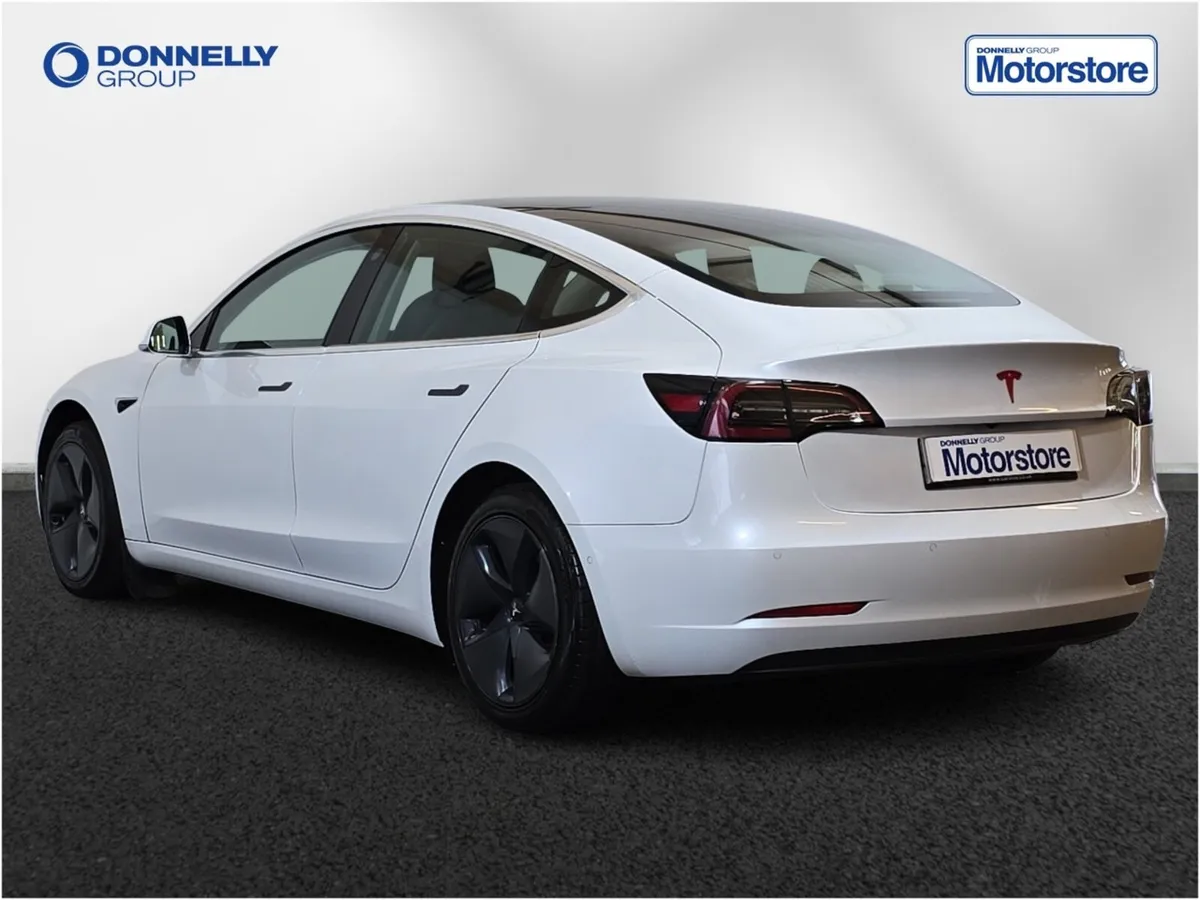 Tesla Model 3 Saloon Standard Plus - Image 2