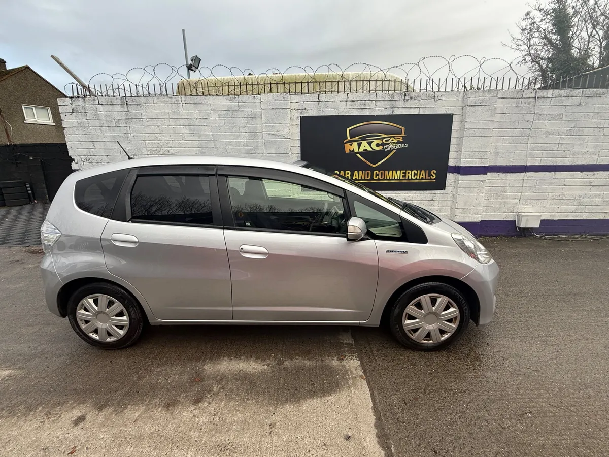 Honda Fit 2013 automatic - Image 4