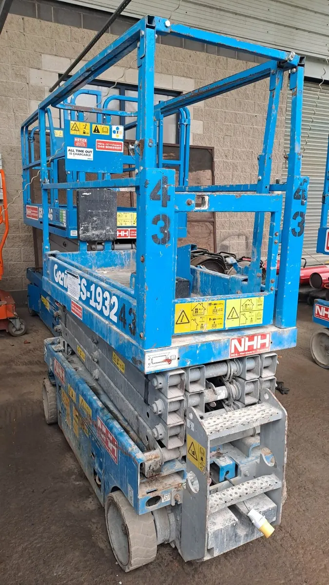 GENIE 19 FT SCISSOR LIFT - Image 1