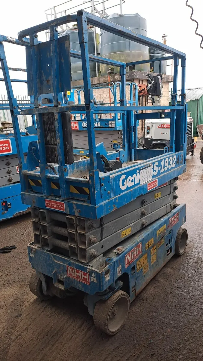 GENIE 19 FT SCISSOR LIFT - Image 4