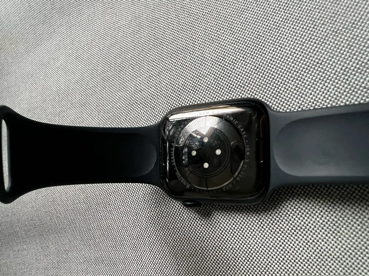 Apple Watch Series 8 - 45mm - Image 3