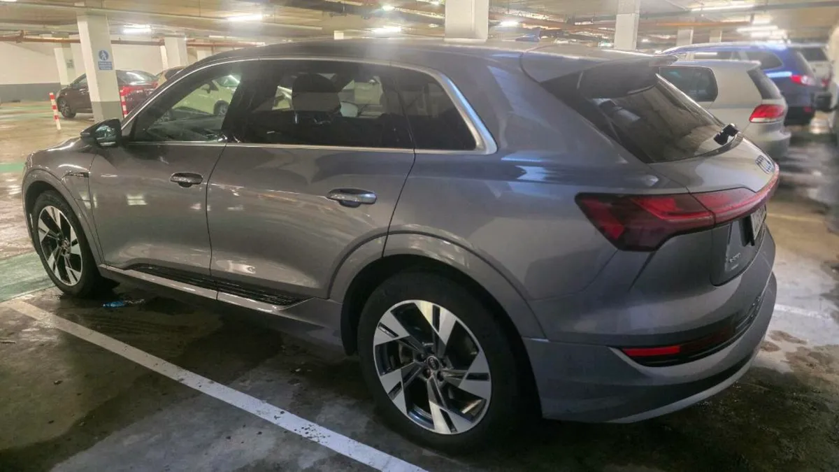 2022 Etron 55 S Line + Sunroof + Long range - Image 3