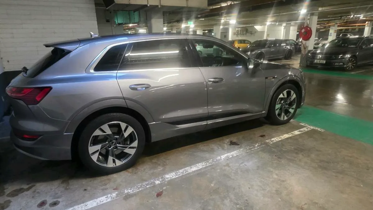 2022 Etron 55 S Line + Sunroof + Long range - Image 4