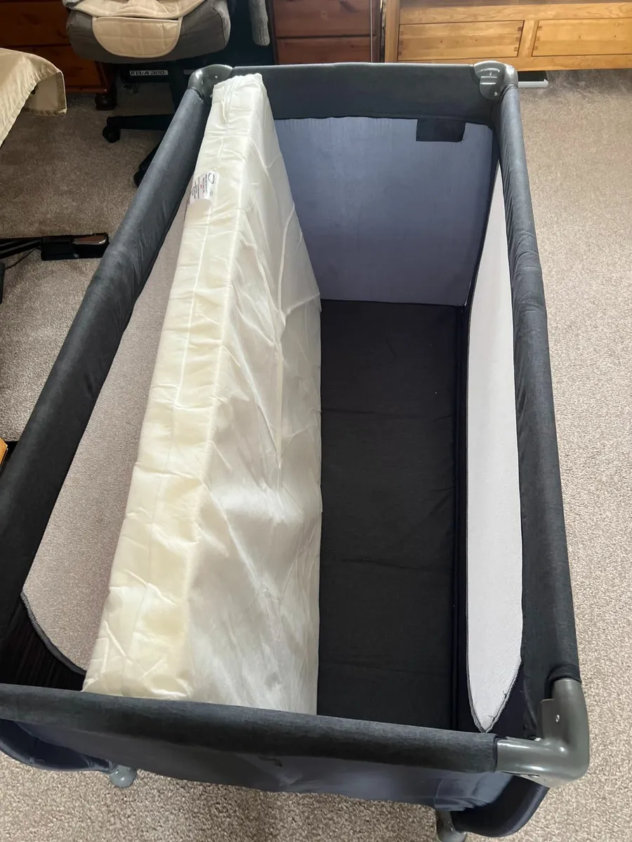 baby travel cot miniuno - Image 1