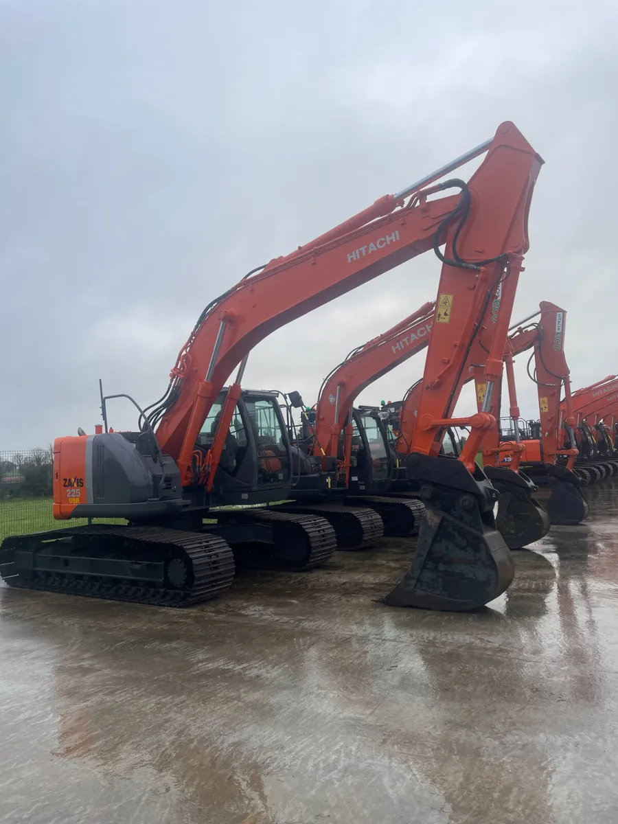 HITACHI ZX225-3 - Image 1